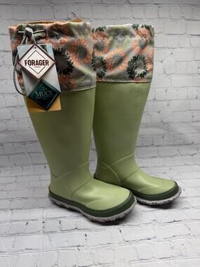 NWT Women's Muck Boot Forager Tall Boot in Reseda Green Sunflower Print Size 5